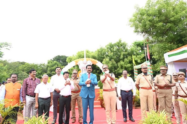 திருவண்ணாமலையில் 79-வது சுதந்திர தின விழா – மாவட்ட ஆட்சியர் தேசியக் கொடி ஏற்றினார்! திருவண்ணாமலையில் 79-வது சுதந்திர தின விழா – மாவட்ட ஆட்சியர் தேசியக் கொடி ஏற்றினார்!