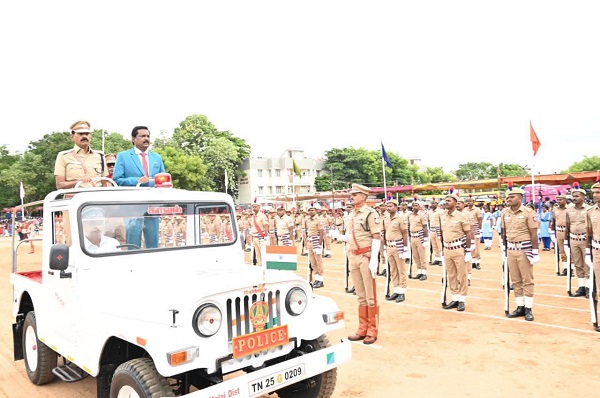 திருவண்ணாமலையில் 79-வது சுதந்திர தின விழா – மாவட்ட ஆட்சியர் தேசியக் கொடி ஏற்றினார்! திருவண்ணாமலையில் 79-வது சுதந்திர தின விழா – மாவட்ட ஆட்சியர் தேசியக் கொடி ஏற்றினார்!