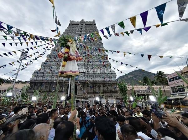 திருக்கார்த்திகை தீபத்திருவிழாவை முன்னிட்டு இன்று பந்தக்கால் முகூர்த்தம்! திருக்கார்த்திகை தீபத்திருவிழாவை முன்னிட்டு இன்று பந்தக்கால் முகூர்த்தம்!