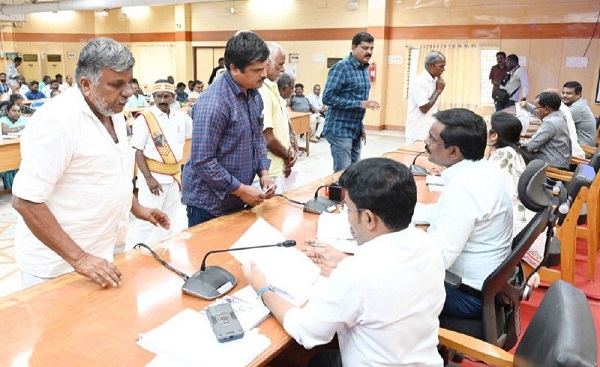 திருவண்ணாமலை மாவட்டத்தில் குறைதீர்வு நாள் கூட்டம்! திருவண்ணாமலை மாவட்டத்தில் குறைதீர்வு நாள் கூட்டம்!