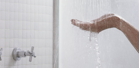Know about these every day shower mistakes that could turn your skin dry and flaky etc!!