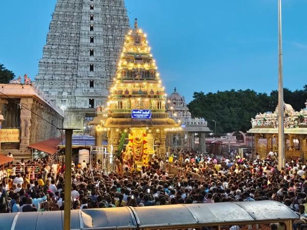 திருவண்ணாமலை அருணாச்சலேஸ்வரர் கோவிலில் புரட்டாசி மாத பௌர்ணமி பிரதோஷம்! திருவண்ணாமலை அருணாச்சலேஸ்வரர் கோவிலில் புரட்டாசி மாத பௌர்ணமி பிரதோஷம்!