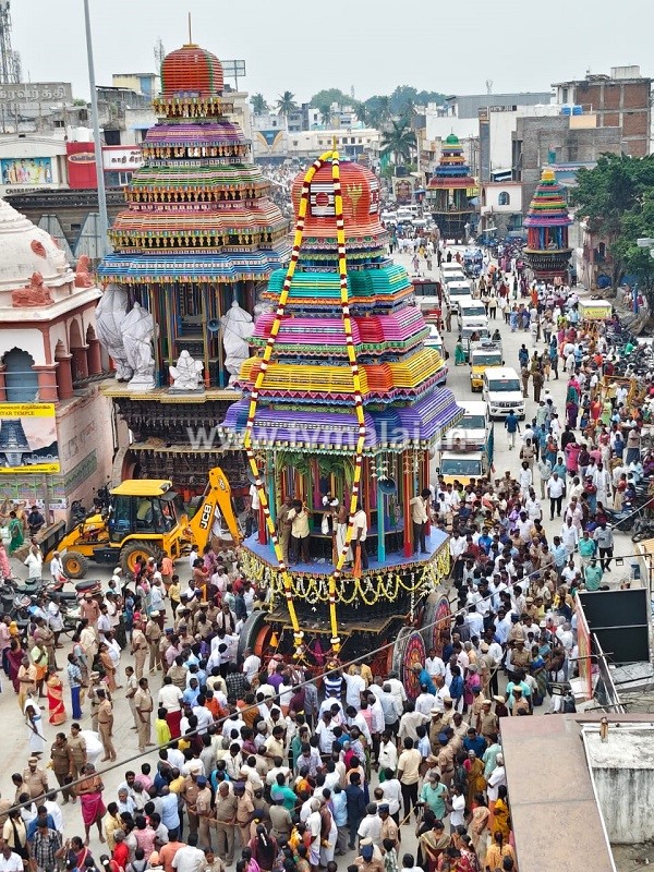 கார்த்திகை தீப விழாவை முன்னிட்டு பராசக்தி அம்மன் தேர் வெள்ளோட்டம்!