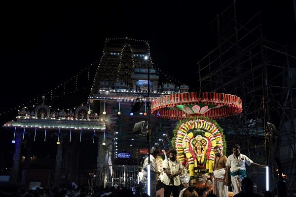 விநாயகர் மற்றும் சண்டிகேஸ்வரருக்கு சிறப்பு அபிஷேகம்!