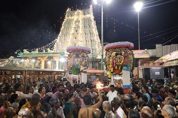 விநாயகர் மற்றும் சண்டிகேஸ்வரருக்கு சிறப்பு அபிஷேகம்!