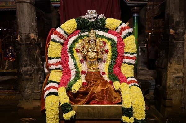 விநாயகர் மற்றும் சண்டிகேஸ்வரருக்கு சிறப்பு அபிஷேகம்!