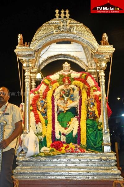 திருவண்ணாமலை அருள்மிகு அண்ணாமலையார் திருக்கோயிலில் கார்த்திகை தீபத் திருவிழா 2025 – இரண்டாம் நாள் இரவு!