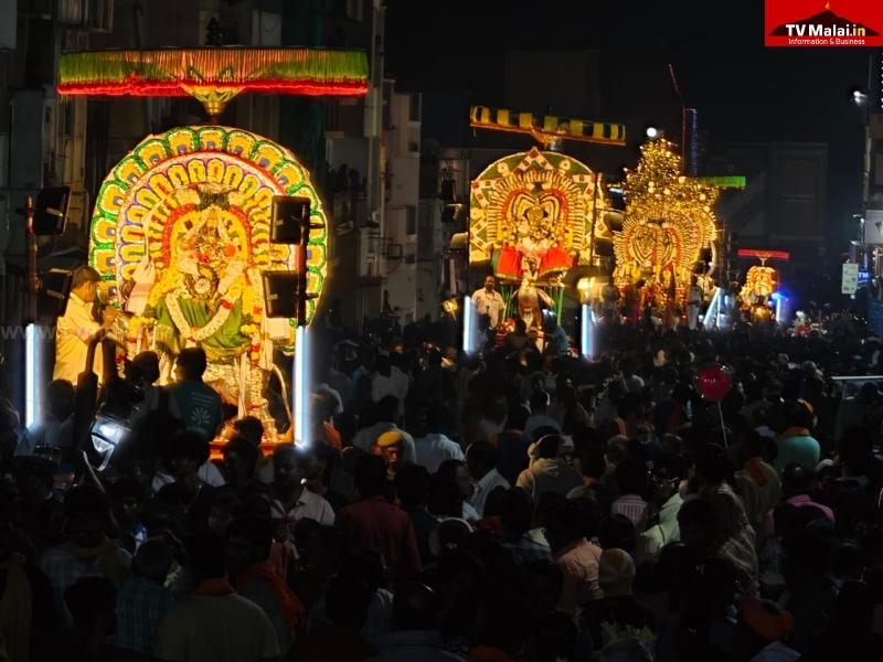 திருவண்ணாமலை கார்த்திகை தீபத் திருவிழா 2025 – நான்காம் நாள் இரவு! திருவண்ணாமலை கார்த்திகை தீபத் திருவிழா 2025 – நான்காம் நாள் இரவு!