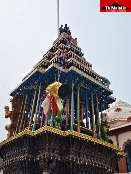 கார்த்திகை தீபத் திருவிழா 7-ம் நாள் தேர்த் திருவிழாவிற்காக தேரில் கலசம் பொருத்தும் பணி!