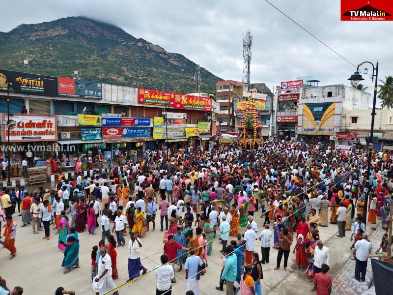 திருவண்ணாமலை கார்த்திகை தீபத் திருவிழா 2025 ஏழாம் நாள் பஞ்ச மூர்த்திகள் மகா தேரோட்டம்!