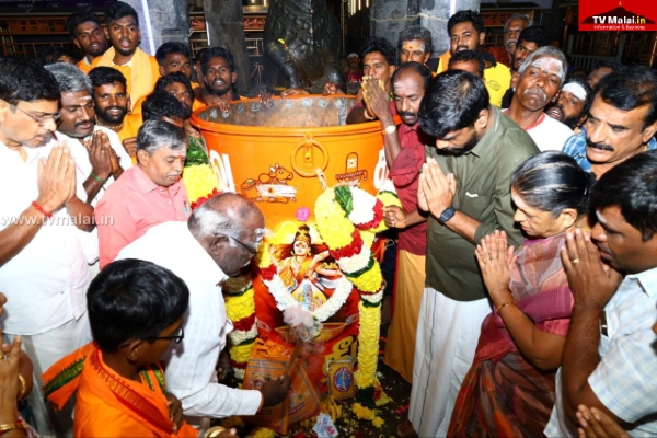 கார்த்திகை தீப விழா: கொப்பரை எடுத்துச் செல்லும் காட்சி!