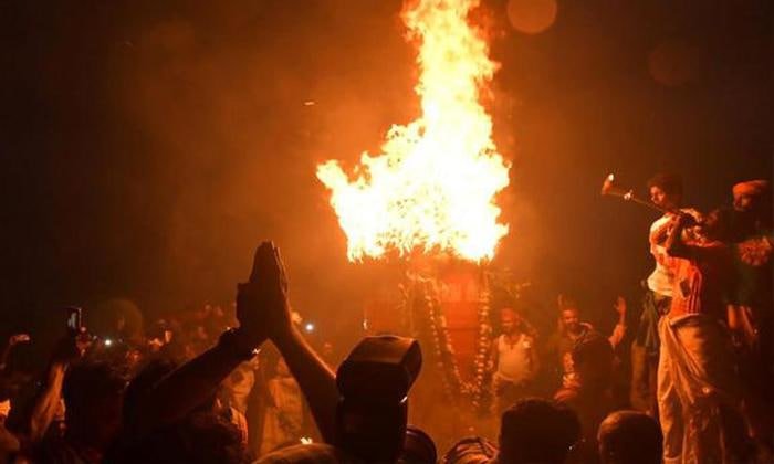 அண்ணாமலையாருக்கு அரோகரா! திருவண்ணாமலையில் மகாதீபம் ஏற்றப்பட்டது!