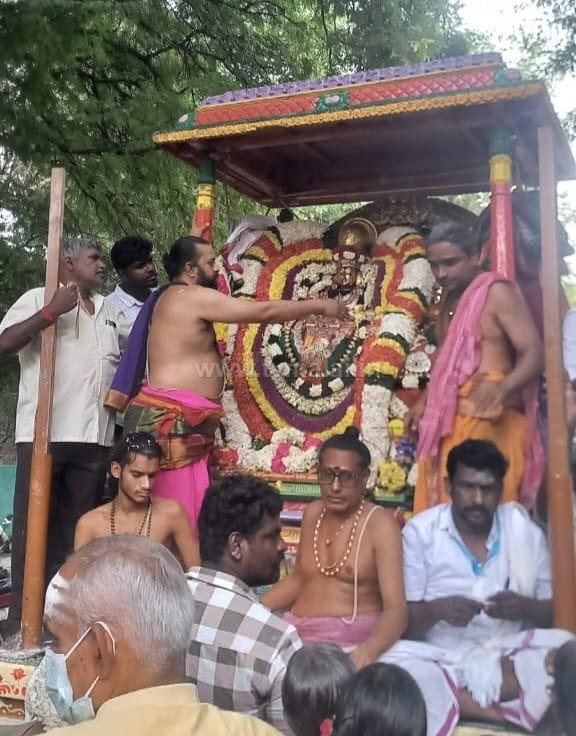 கார்த்திகைத் தீபத் திருவிழாவையொட்டி அண்ணாமலையார் உண்ணாமுலை அம்மன் கிரிவலம்!