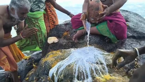 திருவண்ணாமலை தீப மலையின் மீது உள்ள அண்ணாமலையார் பாதத்தில் பிராயச்சித்த பரிகார பூஜை!