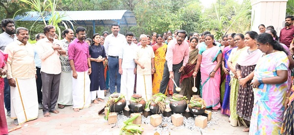 திருவண்ணாமலை மாவட்ட ஆட்சியர் அலுவலகத்தில் பொங்கல் விழா நடைபெற்றது!