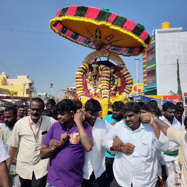 மணலூர்பேட்டை தென்பெண்ணை ஆற்றில் தீர்த்தவாரி உற்சவம்!