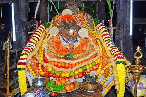 அண்ணாமலையார் கோவிலில் மாட்டுப்பொங்கலை முன்னிட்டு பெரிய நந்தி பகவானுக்கு சிறப்பு அலங்காரம்!