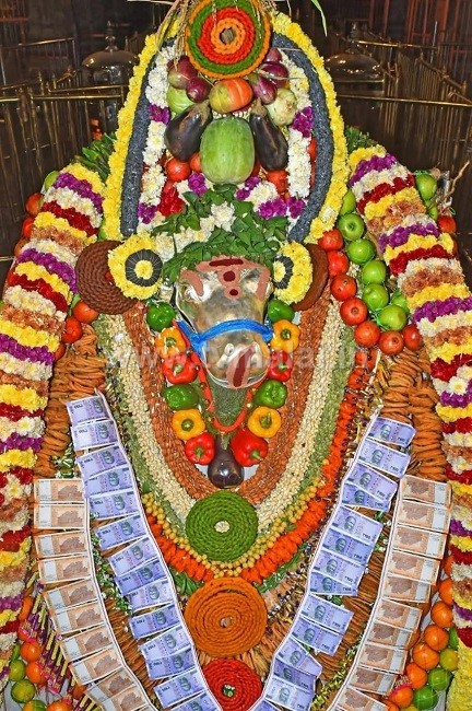 அண்ணாமலையார் கோவிலில் மாட்டுப்பொங்கலை முன்னிட்டு பெரிய நந்தி பகவானுக்கு சிறப்பு அலங்காரம்!