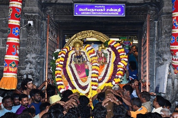 திருவூடல் நிறைவடைந்து கிரிவலம் வந்த அண்ணாமலையார்!