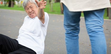 75-Year-Old Woman Recovers After Fall Injury Treatment at Dr. Arun’s Bone & Joint Clinic