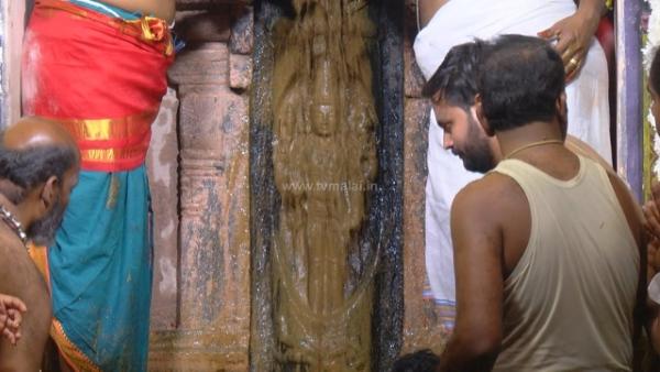 திருவண்ணாமலை அண்ணாமலையார் கோவிலில் லிங்கோத்பவருக்கு அபிஷேகம்!